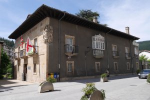 Arratabe jauregia, Aretxabaletako udaletxea