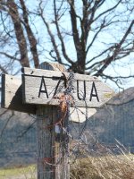 Azkuaren Etxelarko bideko kartelak