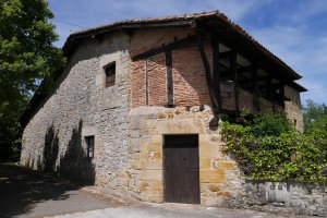 Lazarraga jauregia, Larrea