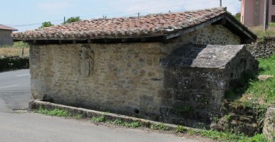 Iturruzar iturria, Manurga