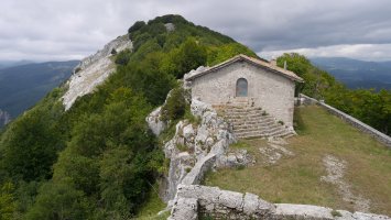 Trinitatearen ermitaren aldameneko aterpea, Erga