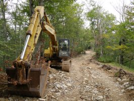 Azimendiko bizkarreko bidea urratzen ari dira (2014ko abuztua)