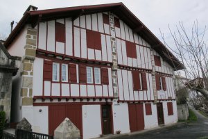 Txatxoenia etxea, Uztaritze