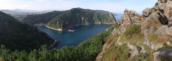 Talaia bidea badiako sarrerara jaisten