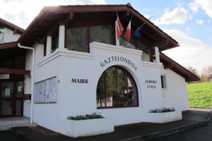 Gaztelondoa (Udaletxe berria), Uztaritz