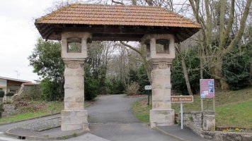 Guilhou jauregiko sarrera, Bokale