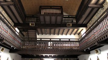 San Martin eliza, Lasa