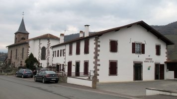 Eliza eta Udaletxea, Izpura