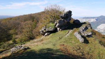 Muino harritsua Urdiain aldeko ertzean