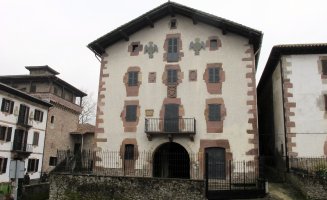 Goienetxe jauregia, Irurita