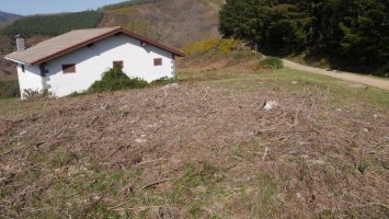 Harrespila makina gainean ibili ondoren