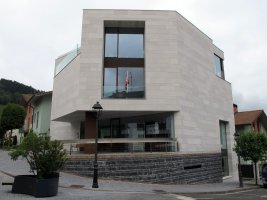 Udaletxe berria, Arama