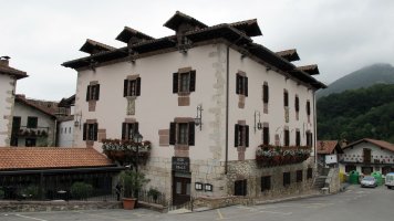 Beola jatetxea, Almandoz