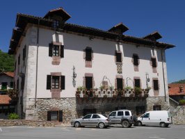 Galtzaga jauregia, Almandoz