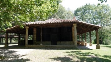 San Lorentzo ermita, Leiz auzoan