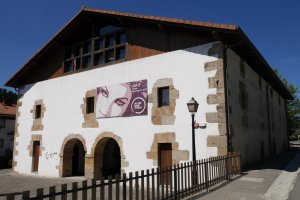 Santaluzi Zahar etxea, Santaluzi Auzoan