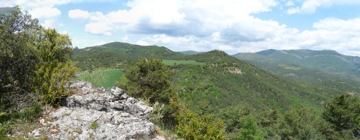 Llegorbemendiko gailurra. Atzean, Kubilar