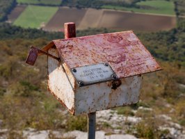 Artzanegiko txartelontzia