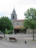 Leaburuko plaza eta eliza