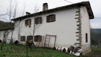 San Isidro eliza, Urniza-Erroibar