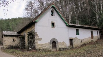 Argiloain ermita, Sartze