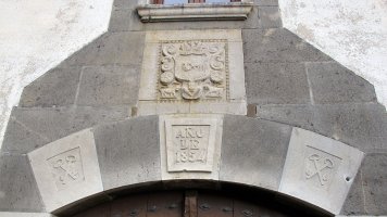 Etxe bateko ate gaina, Orontze