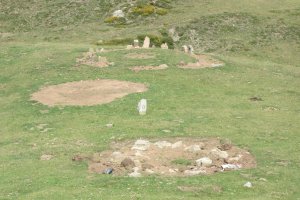 Cromlech Beaskin I (08-2017) Detrás Cromlech Beaskinarte
