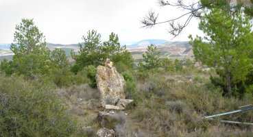Gazteluzarko gailurra, zutarri batek koroatua
