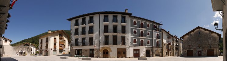 Kakonea eta Santuenea Berastegiko plazan