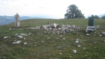 Menhir y Cista Akarteko Iraganbide (Arrizazen)  Junio 2018