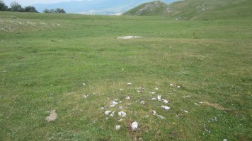 Túmulo Atau 1 detrás Atau 2 (Junio 2018)