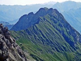 Hiru Erregeen Mahaiatik