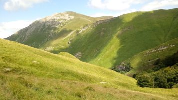 Errozate mendia eta behean Errozateko Harpea