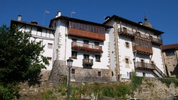 Kapitangoa eta Soran jauregien atzealdea, Leintz Gatzaga