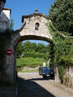 Ekialdeko portalea, Leintz Gatzaga