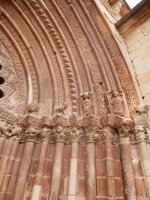 San Roman eliza, Zirauki