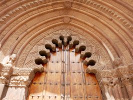 San Roman eliza, Zirauki