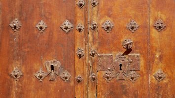 Santa Katalina eliza, Zirauki