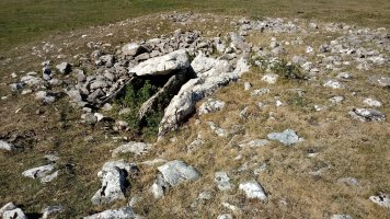 Bi Ahizpen Sepulture (Leizegi) trikuharria 5