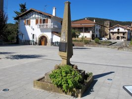 Gurutze Gorriari oroigarria, Orokieta-Basaburua