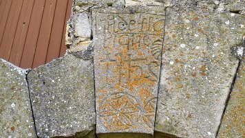 Etxe bateko atearen klabea, Bezkitz-Leotz