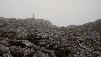Elorreta (1146m) gailurra, postontzia eta erpin geodesikoa