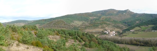 Olabe herria, Elixato eta Berrondo harriaren azpian, Txarakako bidetik