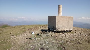 Saioa (1418m) erpin geodesikoa eta postontziak