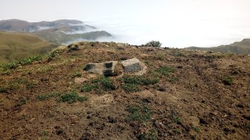 Bizkartze (1656m), tontorreko tako geodesikoa