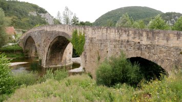 Zubi zaharra Irati ibaiaren gainean, Aribe