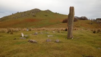 Eteneta I zutarria, atzean Adarra mendia