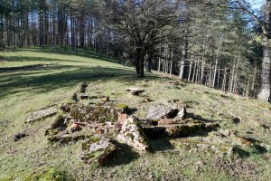 Eraikin zahar baten hondakinak