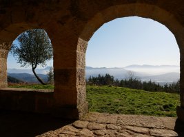 Bizkargiko Santakrutz ermitaren arkupetik ikuspegia