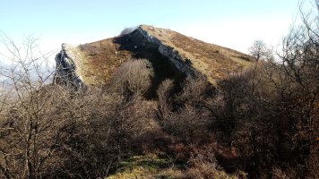 Bigate (1125m) mendebaldeko gandorretik igotzen